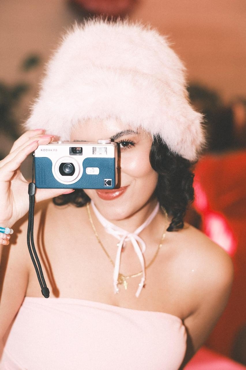 Noiva com Câmera Analógica